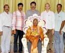 Udupi: Media Men felicitate Senior Photographer Laxman Suvarna